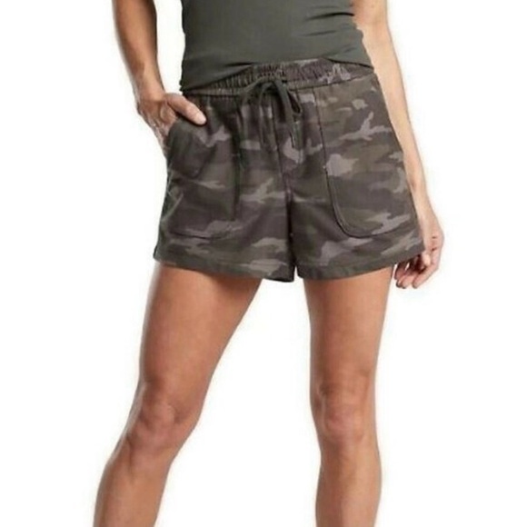 Athleta NWT Women’s FARALLON Green Camo Active Shorts Size 22 - Picture 1 of 13